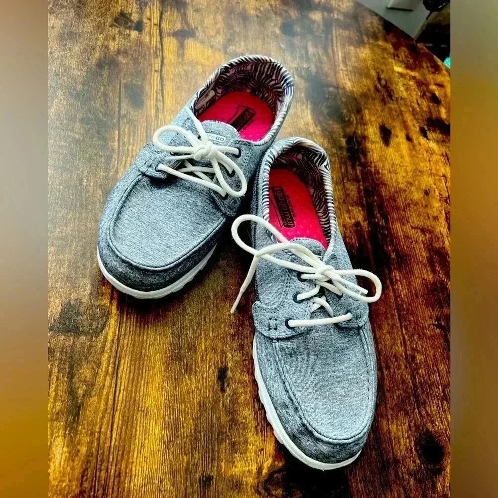 Skechers | Ladies On-The-Go Flagship Boat Shoe slip on shoes. Size: 7.5